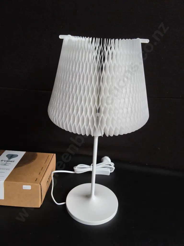 BRAND NEW D'LIGHT TRANSFORMING LED LAMP, HEART SHAPE, 25.5 CM X 25.5 CM X 47 CM Image 1++