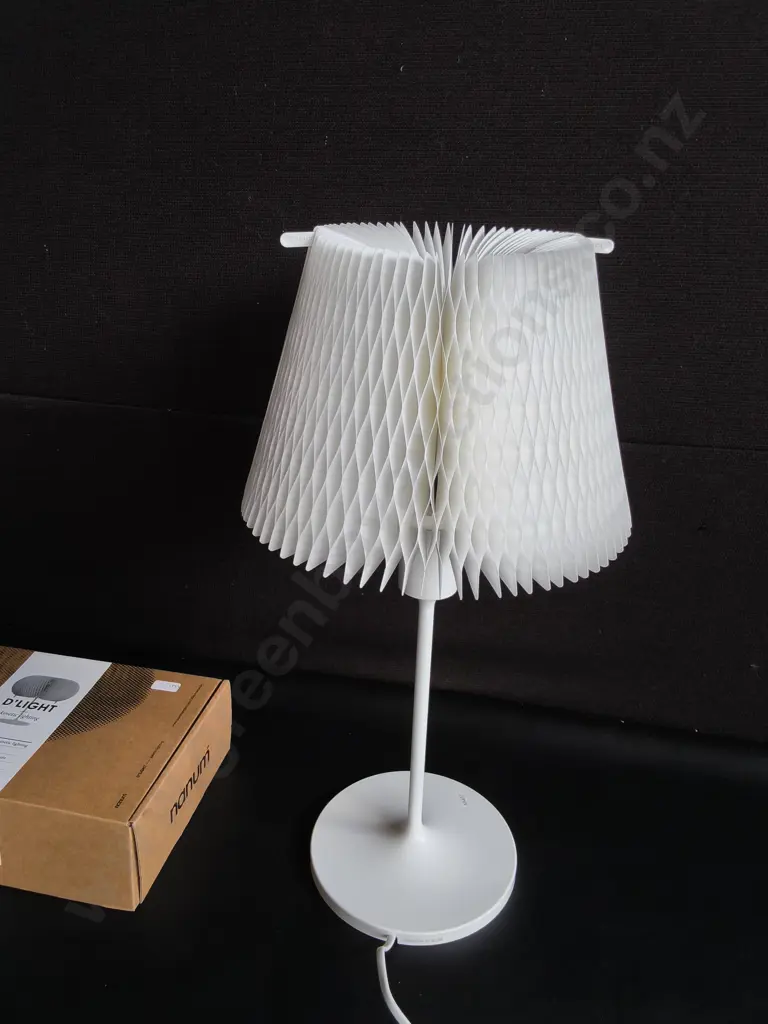 BRAND NEW D'LIGHT TRANSFORMING LED LAMP, 35 CM X 35 CM X 32.5 CM Image 1++