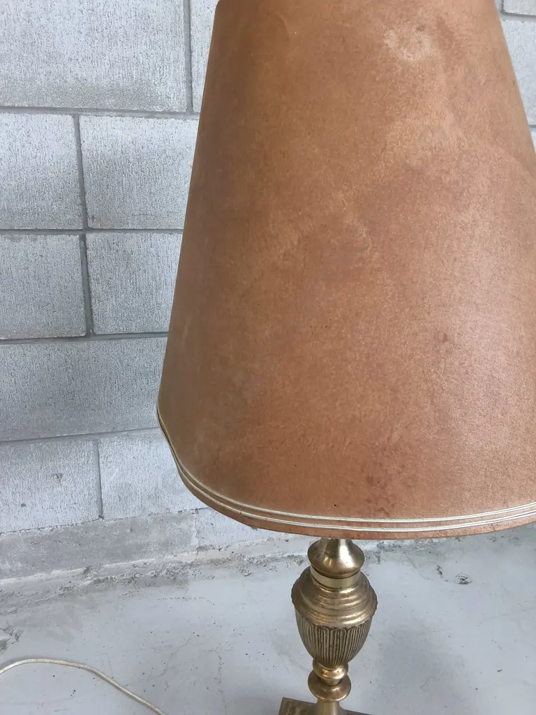 VINTAGE BRASS TABLE LAMP, LAMPSHADE IS BENT, H 97 CM, WORKING Image 1++