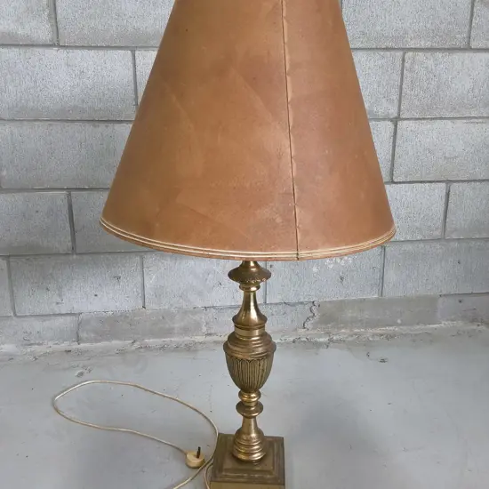 VINTAGE BRASS TABLE LAMP, LAMPSHADE IS BENT, H 97 CM, WORKING