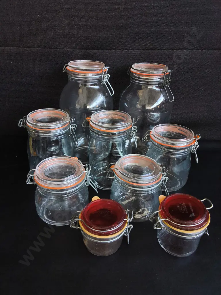 COLLECTION OF CLEAR GLASS CLIP TOP STORAGE JARS, 9 PIECES, INCLUDING BAG OF SPARE PARTS, TALLEST H 27 CM Image 1++
