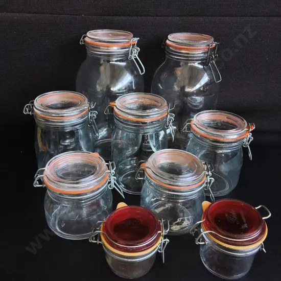 COLLECTION OF CLEAR GLASS CLIP TOP STORAGE JARS, 9 PIECES, INCLUDING BAG OF SPARE PARTS, TALLEST H 27 CM