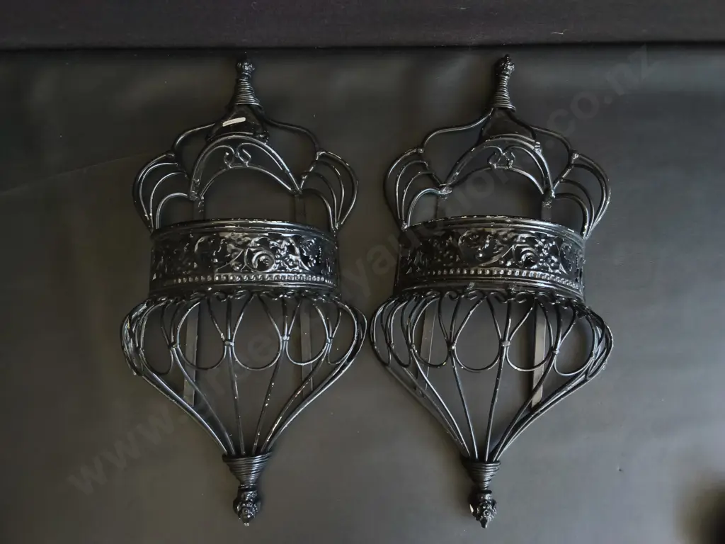PAIR OF WROUGHT IRON FRENCH STYLE WALL MOUNTED PLANT POCKETS, H 51 CM Image 1++