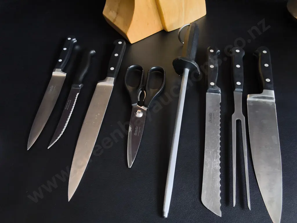 8 PIECE WOODEN KNIFE BLOCK SET, BRASILIA Image 1++