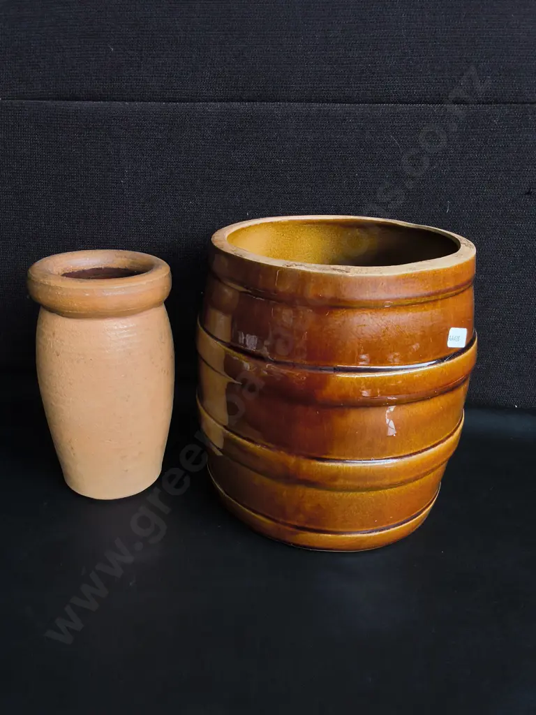 VINTAGE STONEWARE AND AMBER GLAZED BARREL JAR, TALLEST H 22 CM Image 1++