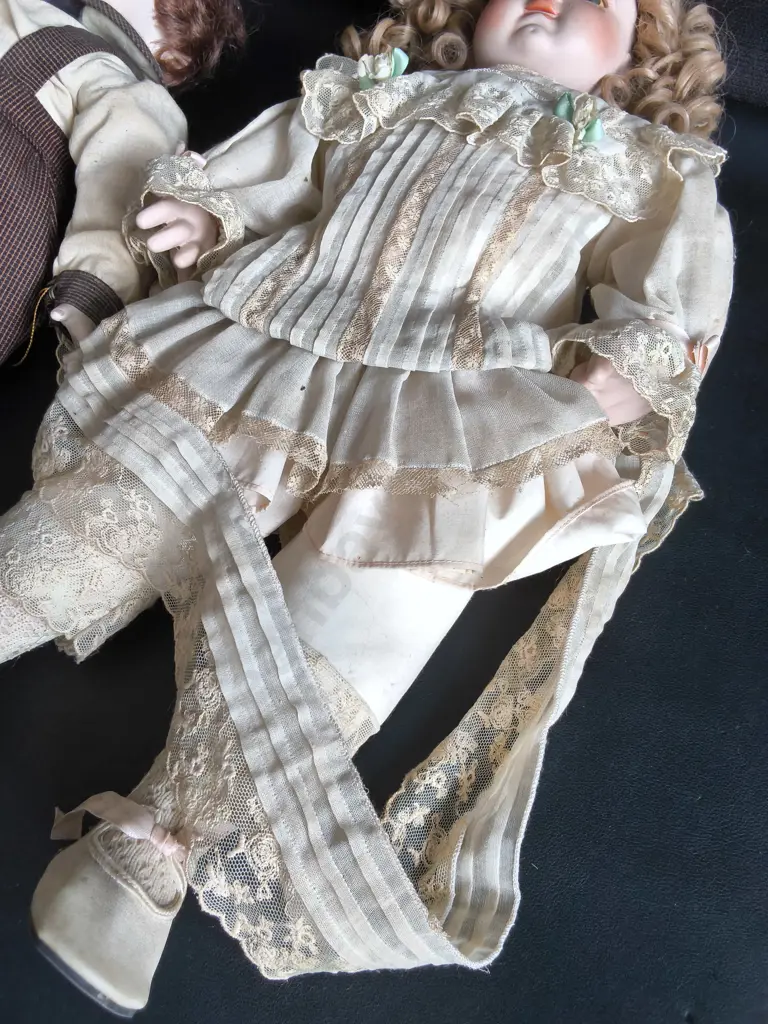PAIR OF VINTAGE PORCELAIN DOLLS, DAMAGE PICTURED, TALLEST H 51 CM Image 1++
