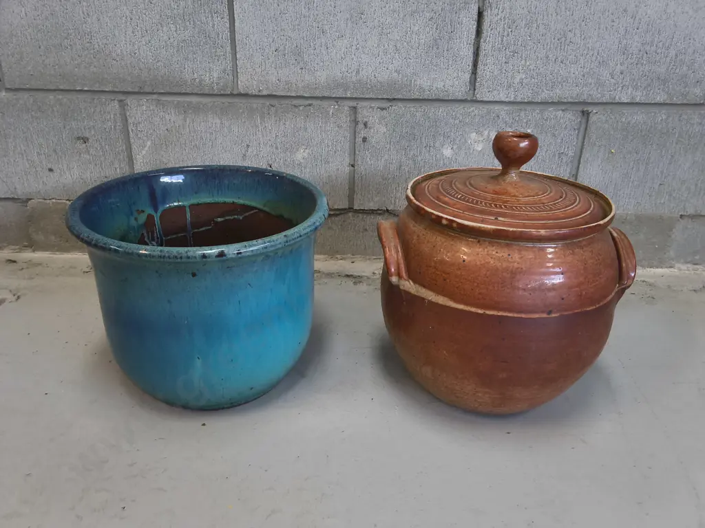 VINTAGE STUDIO POTTERY, RUSTIC BLUE UCROCK AND EARTHY BROWN LIDDED CASSEROLE POT, TALLEST H 34 CM Image 1++