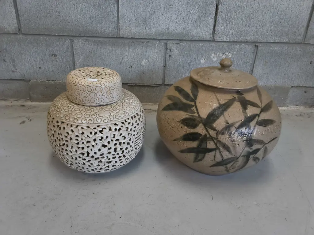 LARGE VINTAGE ASIAN CERAMIC LIDDED JARS, TALLEST H 35 CM Image 1++