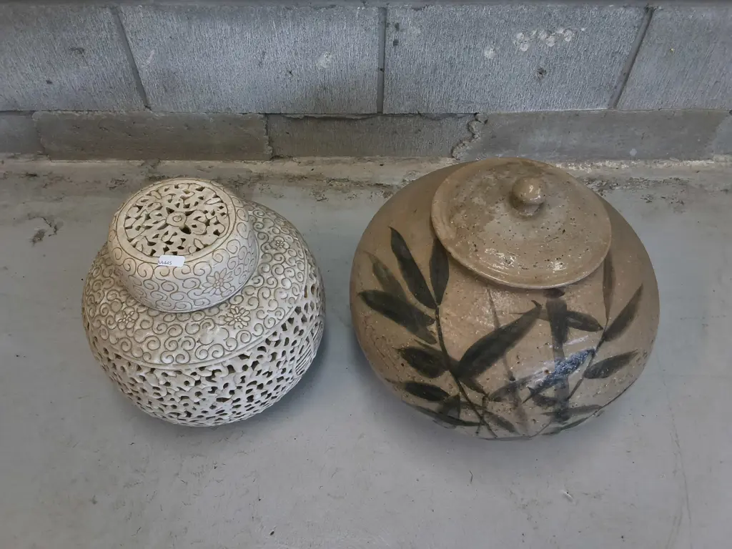 LARGE VINTAGE ASIAN CERAMIC LIDDED JARS, TALLEST H 35 CM Image 1++