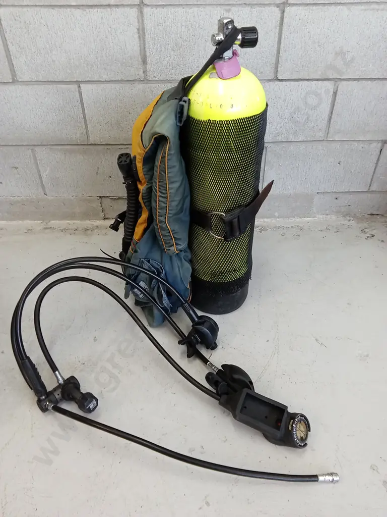 SCUBA DIVING GEAR - CYLINDER, BOUYANCY DEVICE, REGULATOR Image 1++