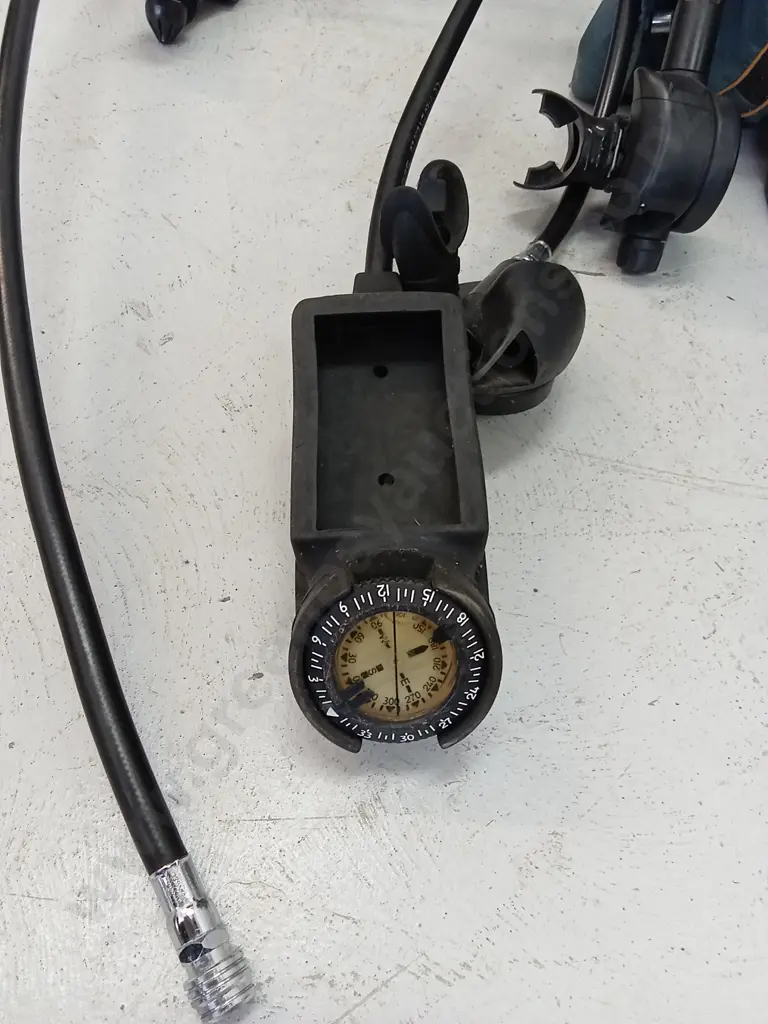 SCUBA DIVING GEAR - CYLINDER, BOUYANCY DEVICE, REGULATOR Image 1++