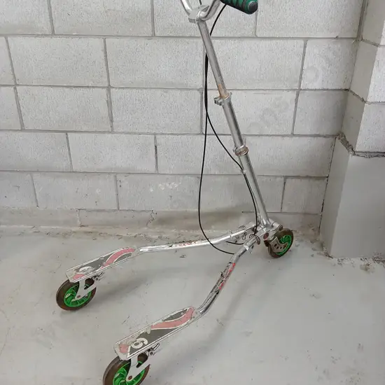 TRIKKE CARVING SCOOTER