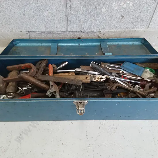 VINTAGE TOOLBOX WITH VARIETY OF HAND TOOLS