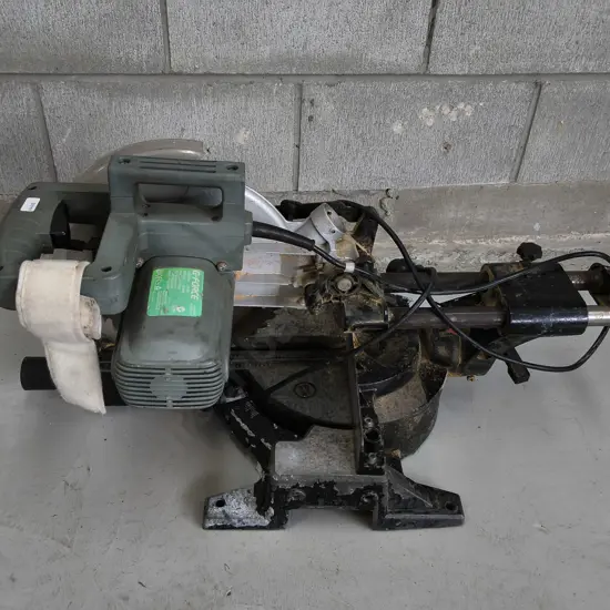 G-FORCE SLIDING COMPOUND MITRE SAW - WORKING