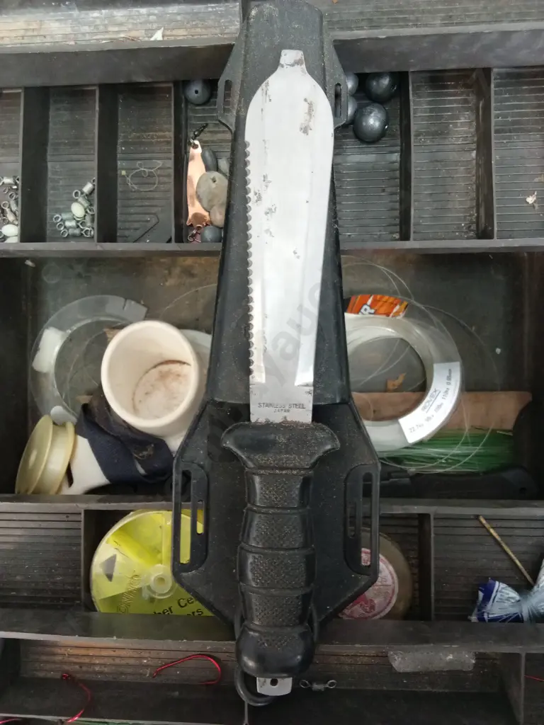 FISHING TACKLE BOX QITH CONTENTS Image 1++