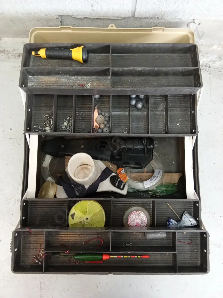 FISHING TACKLE BOX QITH CONTENTS Image 1++