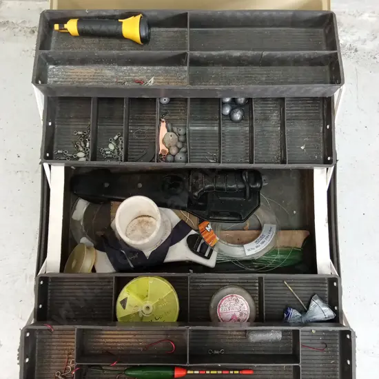 FISHING TACKLE BOX QITH CONTENTS