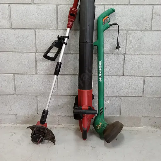 COLLECTION OF GARDEN TOOLS, NO OZITO BATTERIES