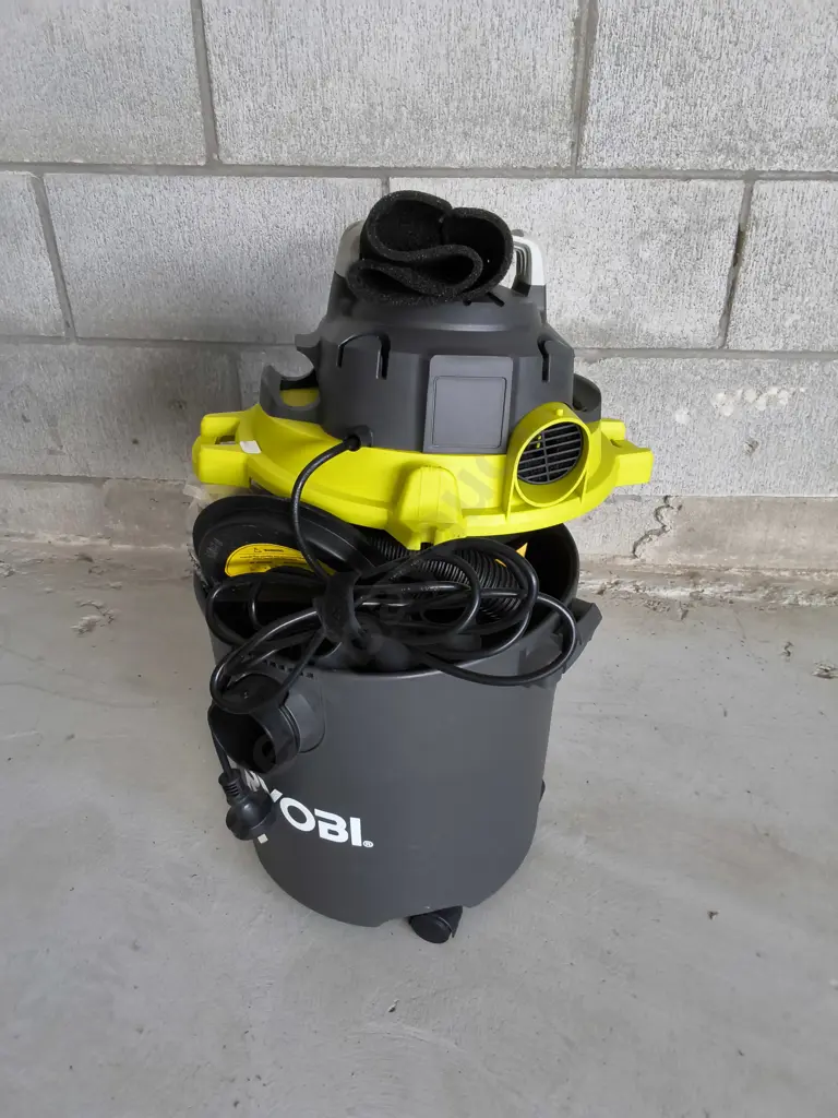 CORDED RYOBI WET AND DRY VACUUM Image 1++