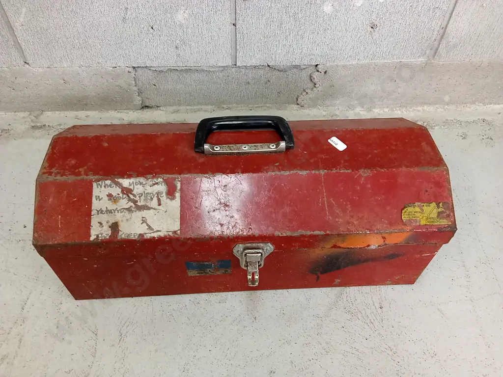 ASSORTMENT OF TOOLS IN TOOL BOX Image 1++