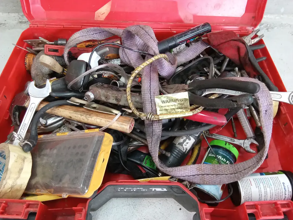ASSORTMENT OF TOOLS Image 1++