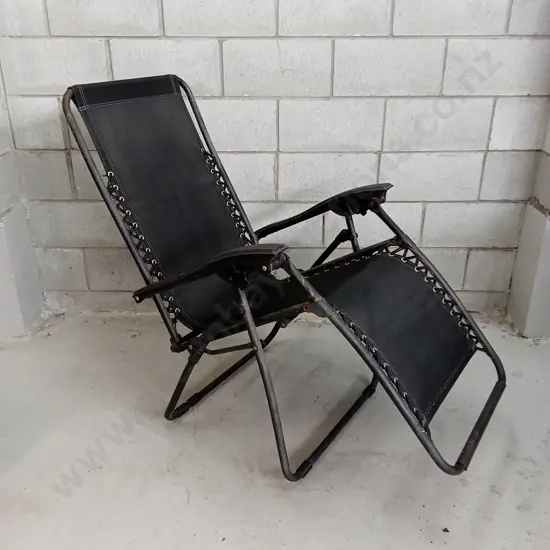 RECLINING CAMPING CHAIR