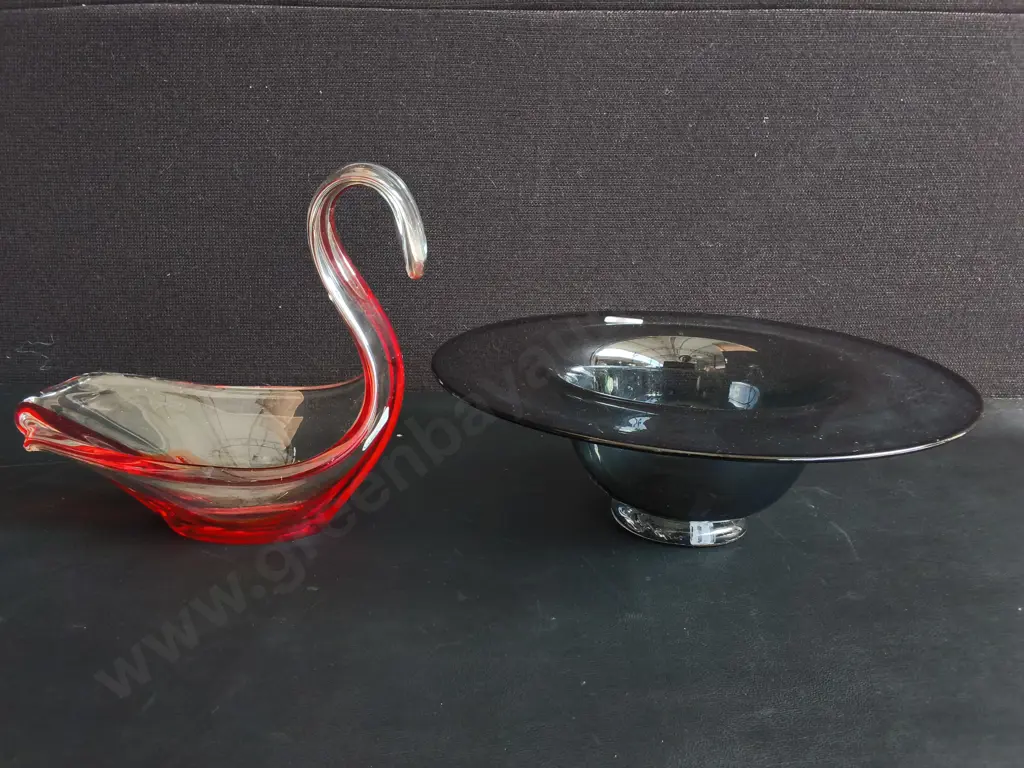 VINTAGE MID CENTURY MODERN ART GLASS, MURANO STYLE RED SOMMERSO SWAN, AND SMOKE GLASS PEDESTAL BOWL, TALLEST H 20 CM Image 1++