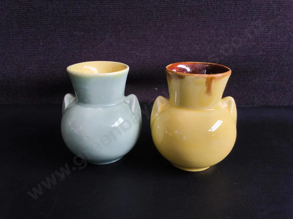 VINTAGE PAIR OF CROWN LYNN SHAPE 134 VASES, H 10 CM Image 1++