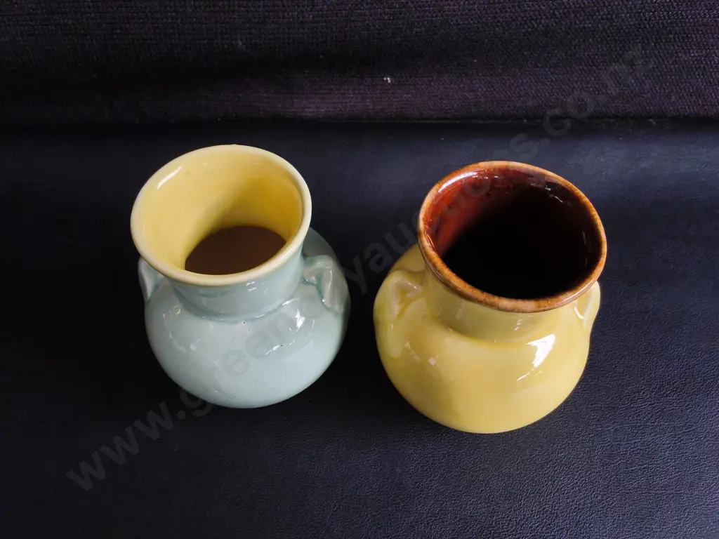 VINTAGE PAIR OF CROWN LYNN SHAPE 134 VASES, H 10 CM Image 1++