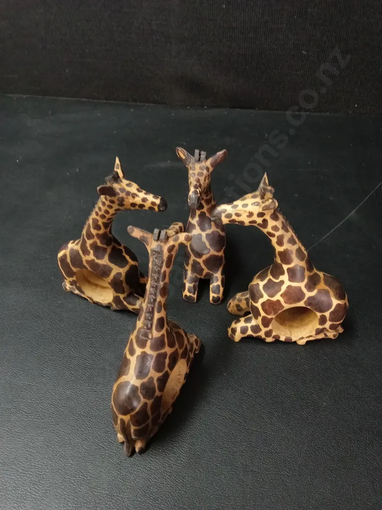 SET OF 4 HAND CARVED WOODEN GIRAFFE NAPKIN HOLDERS H12CM Image 1++