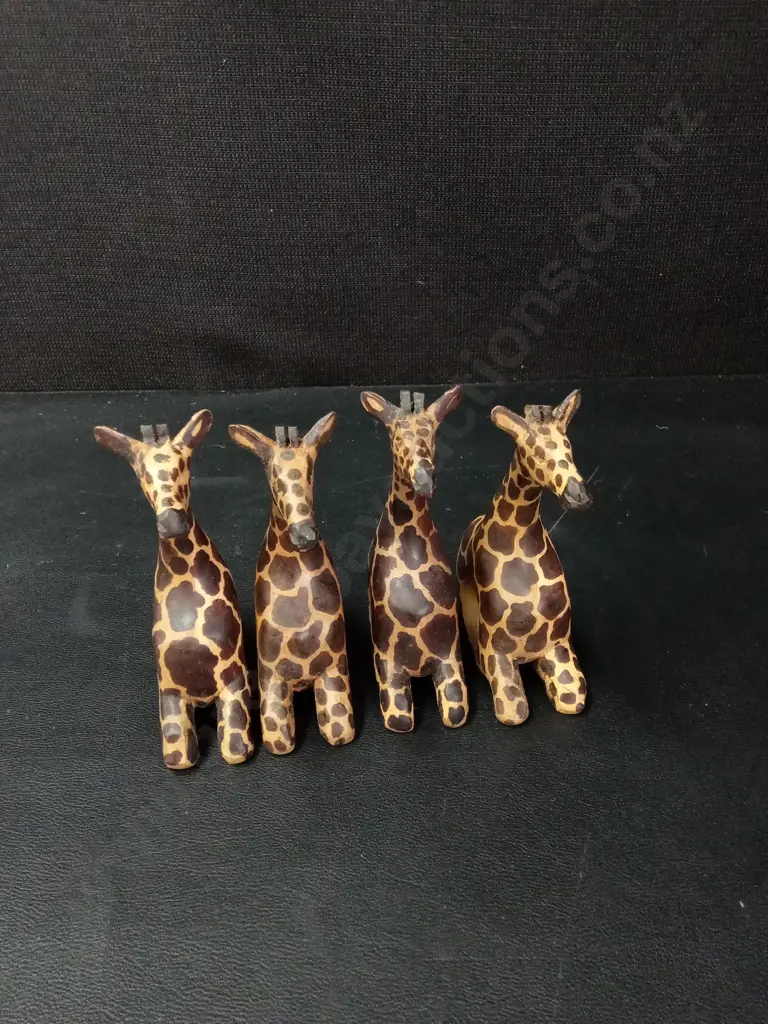 SET OF 4 HAND CARVED WOODEN GIRAFFE NAPKIN HOLDERS H12CM Image 1++