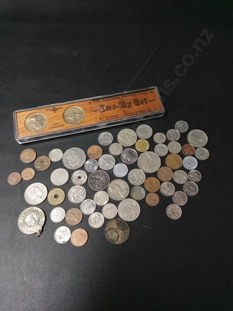 COLLECTION OF VINTAGE COINS Image 1++