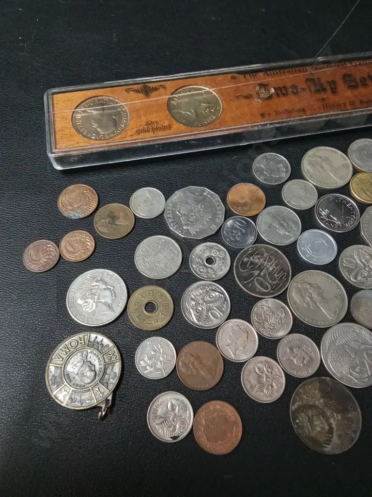 COLLECTION OF VINTAGE COINS Image 1++
