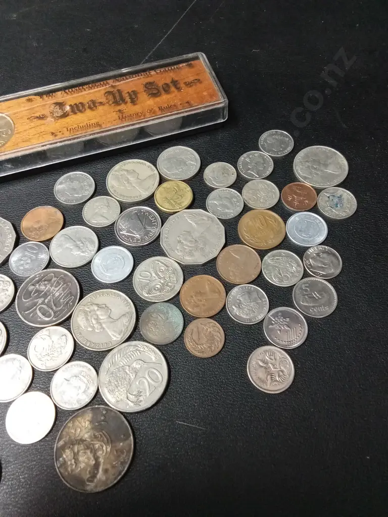 COLLECTION OF VINTAGE COINS Image 1++