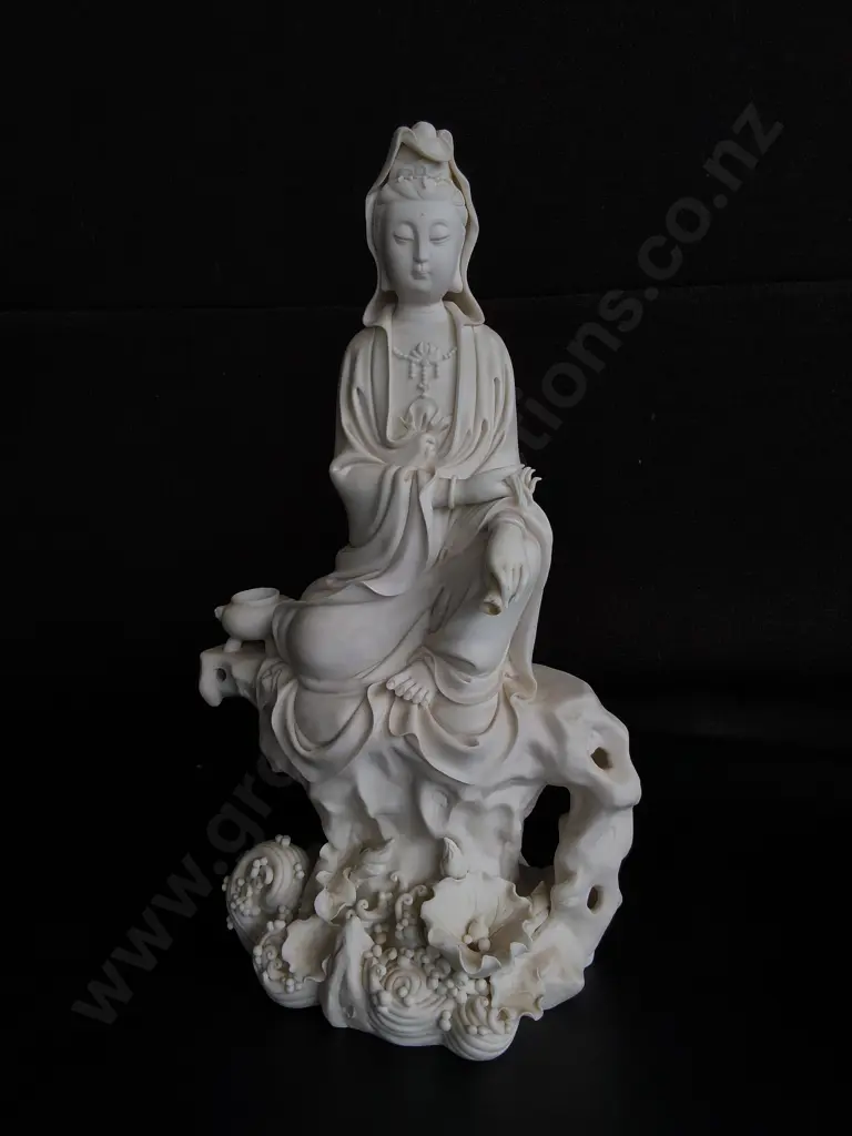 VINTAGE CHINESE BLANC DE CHINE DEHUA PORCELAIN FIGURINE OF GUANYIN, H 34 CM Image 1++
