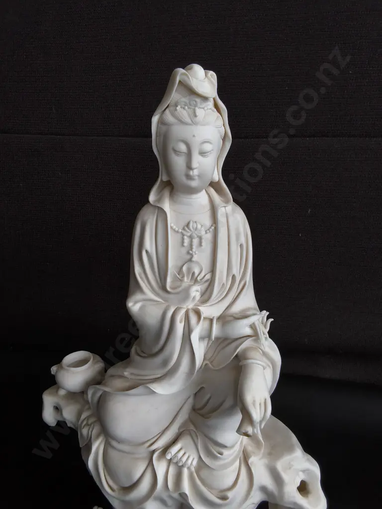 VINTAGE CHINESE BLANC DE CHINE DEHUA PORCELAIN FIGURINE OF GUANYIN, H 34 CM Image 1++