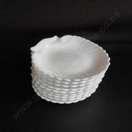 SET OF 9 VINTAGE WHITE MILK GLASS SHELL PLATES, W 14 CM