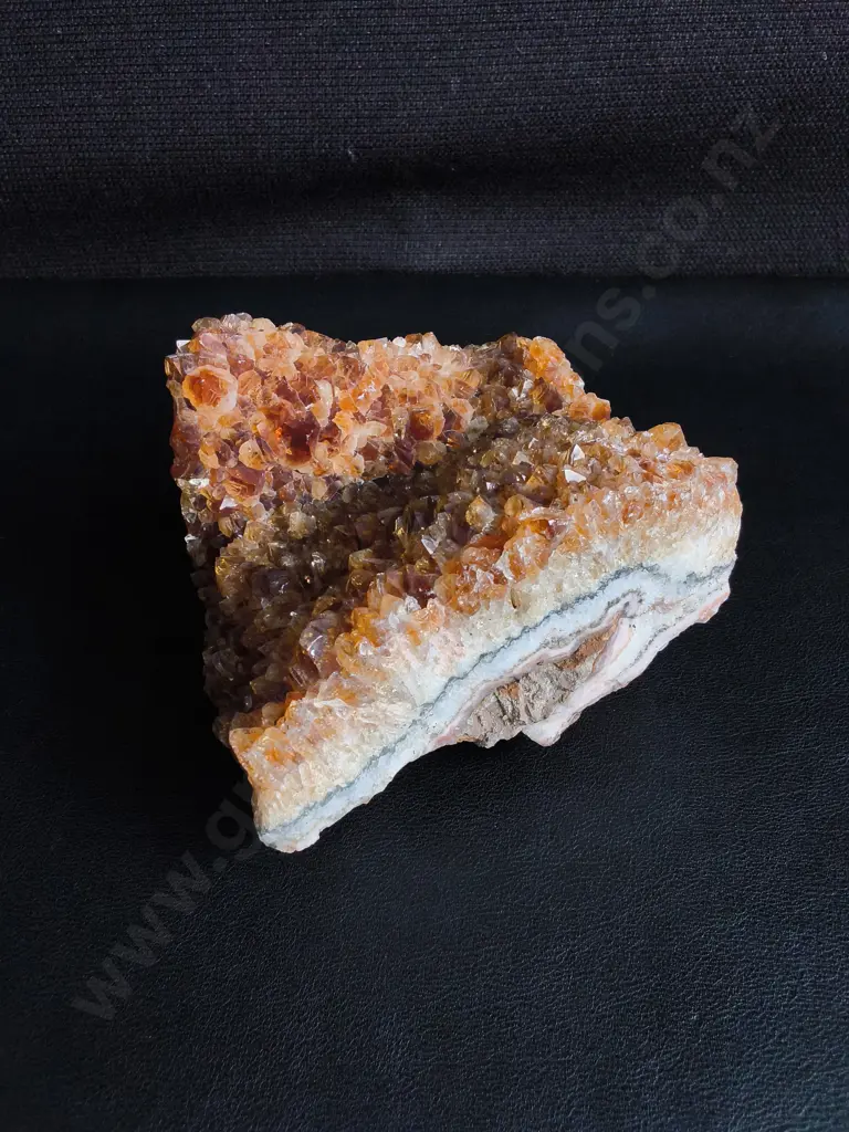 LARGE CITRINE CRYSTAL CLUSTER, W APPROX 12 CM Image 1++