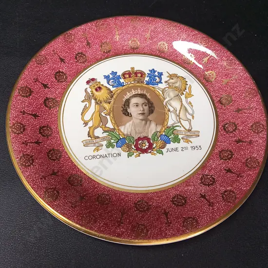 VINTAGE QUEEN ELIZABETH II CORONATION COMMEMORATIVE PLATE