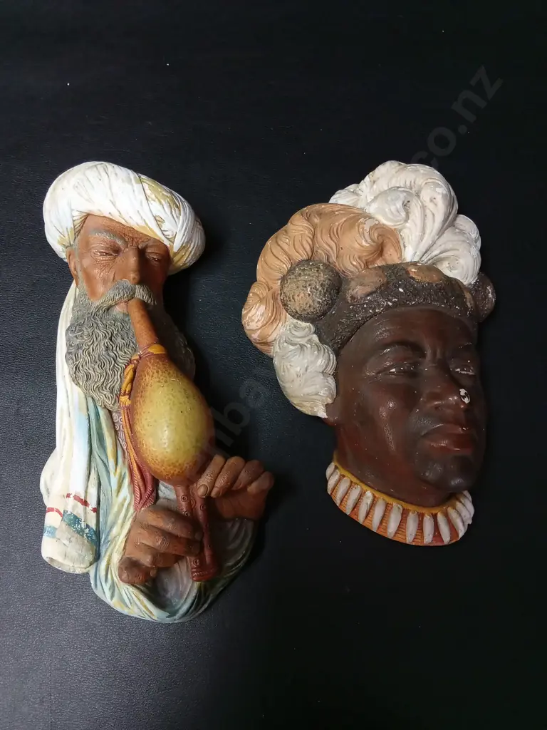 2 VINTAGE BOSSONS CHLAKWARE WALL MASKS "SNAKE CHARMER" AND "SHAKA ZULU" TALLEST H22CM Image 1++