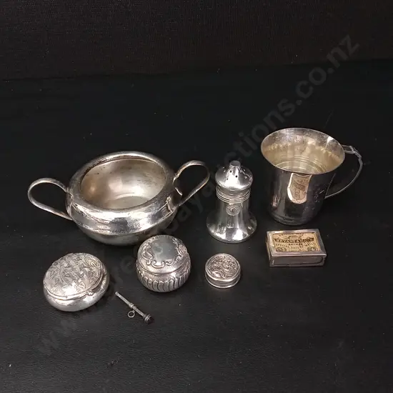COLLECTION OF VINTAGE ITEMS TALLEST H7CM