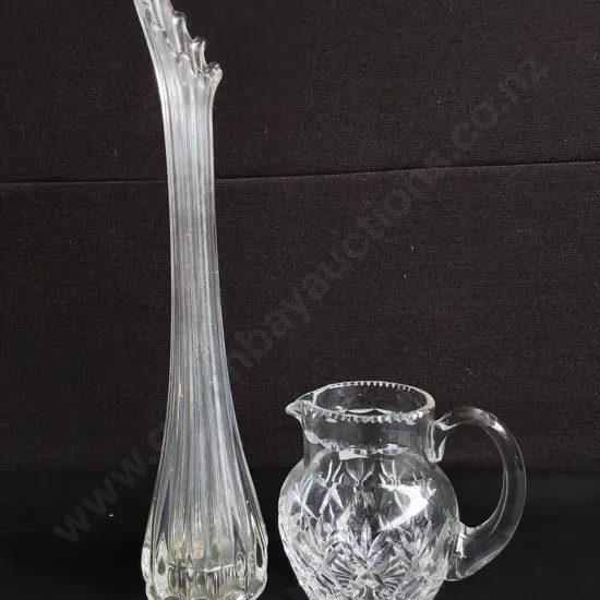 WEBB CORBETT CRYSTAL PITCHER AND RIBBED SWUNG GLASS VASE, TALLEST H 42 CM