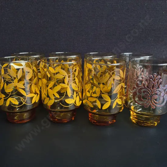 8 VINTAGE AMBER GLASS TUMBLERS, H 10 CM