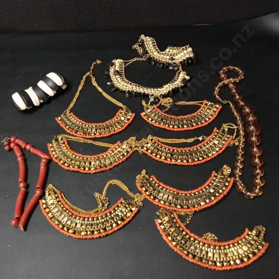 BOX OF ASSORTED JEWELLERY