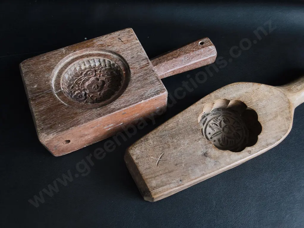 PAIR OF VINTAGE WOODEN PASTRY AND CONFECTIONARY MOLDS, WIDEST W 34 CM Image 1++