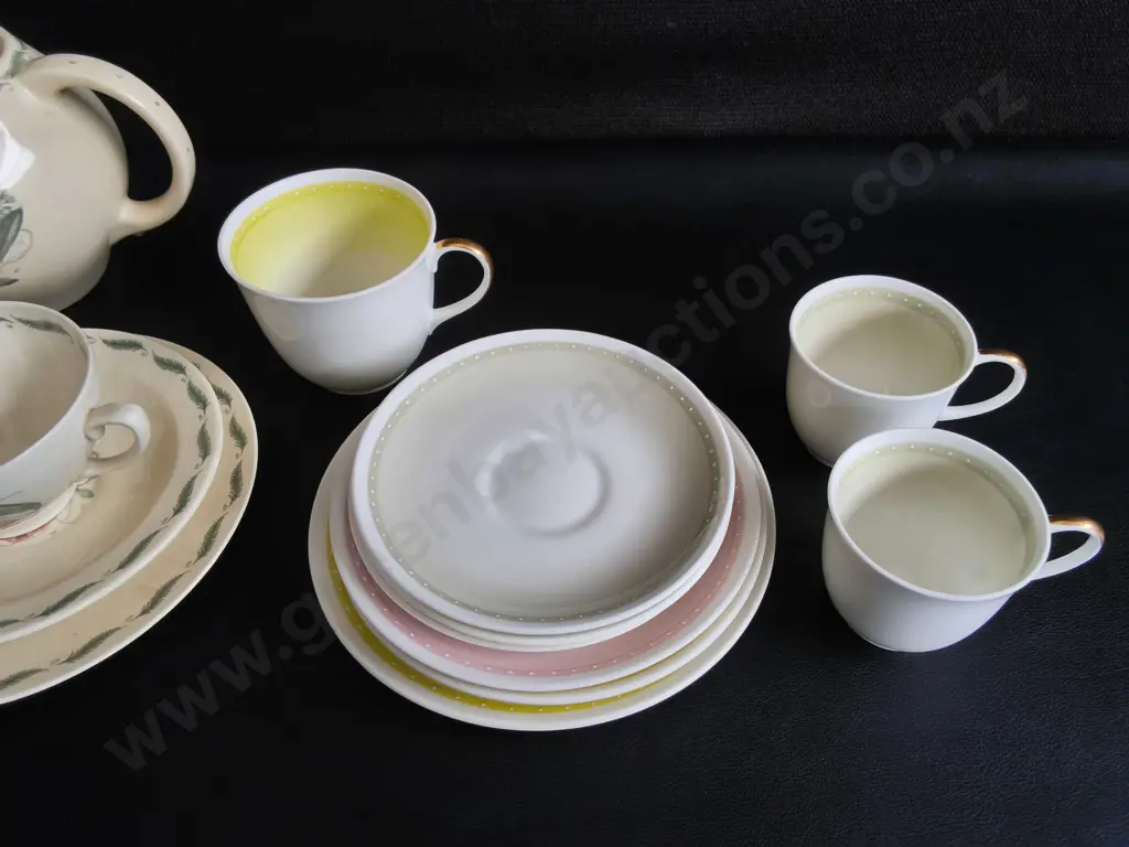 VINTAGE SUSIE COOPER TEA SERVICE DISHES, ART DECO KESTREL "TIGER LILY" AND RAISED SPOTS, 14 PIECES, MISSING TEA POT LID Image 1++