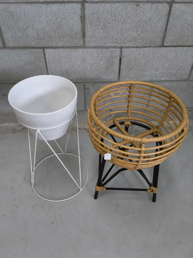 PAIR OF PLANT STANDS, TALLEST H 52 CM Image 1++