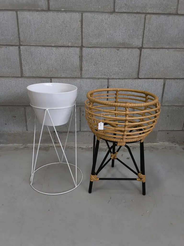 PAIR OF PLANT STANDS, TALLEST H 52 CM Image 1++