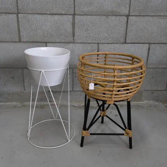 PAIR OF PLANT STANDS, TALLEST H 52 CM