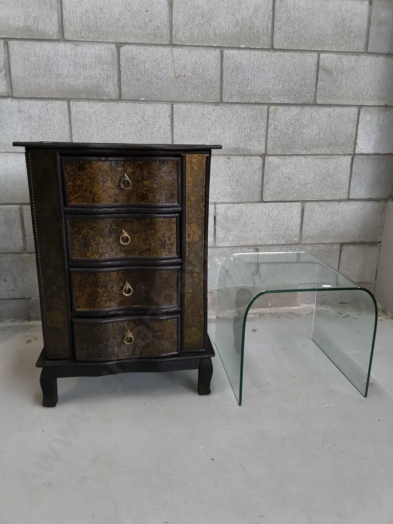 VINTAGE FLORENTINE STYLE 4 DRAWER CHEST AND MID CENTURY MODERN GLASS SIDE TABLE, TALLEST H 75 CM Image 1++